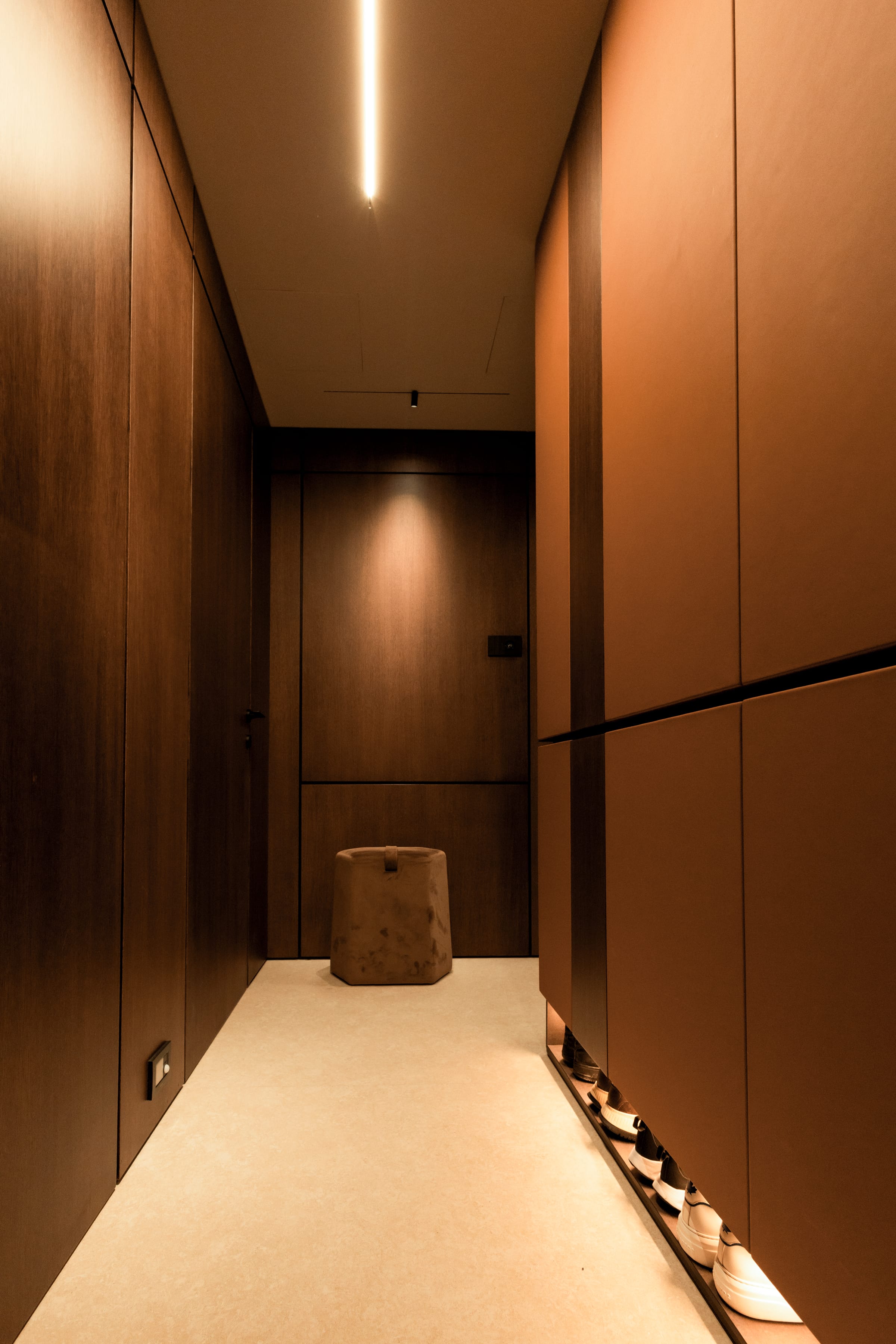 Apartament 2 — gold panelling — corridor end