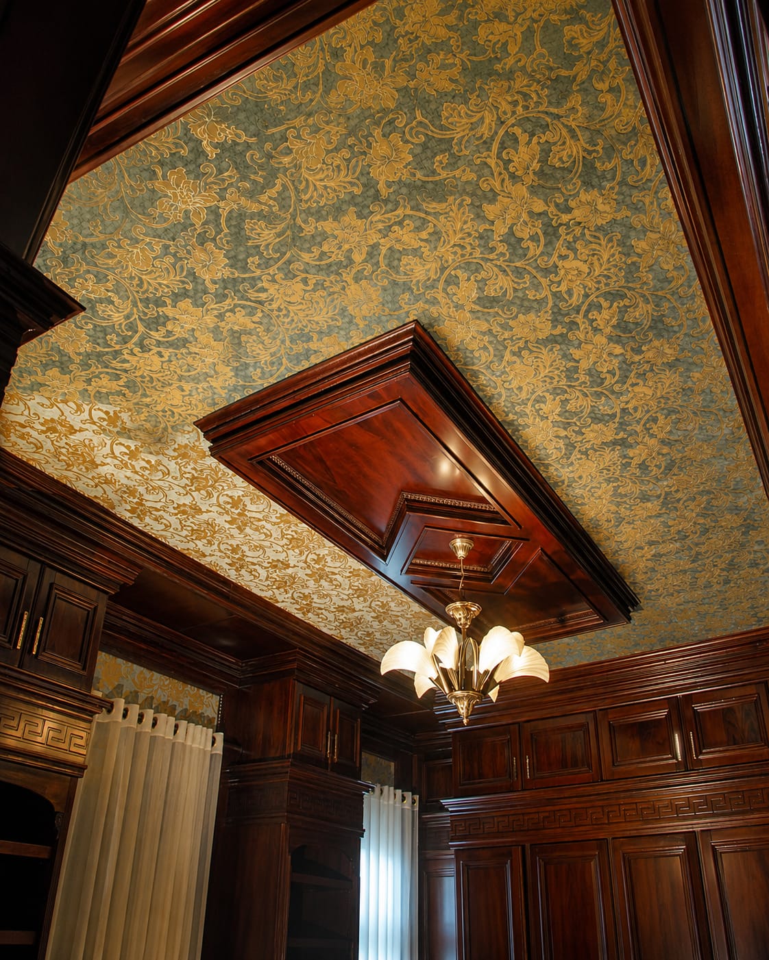Apartament 2 — coffered ceiling — wallpapered