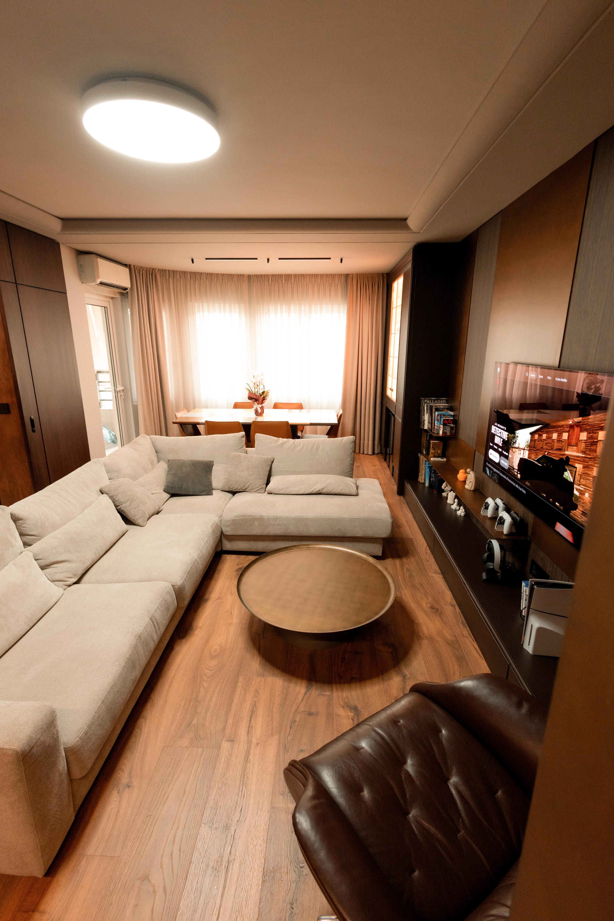 Apartament 2 — living room — sofa and leather bench