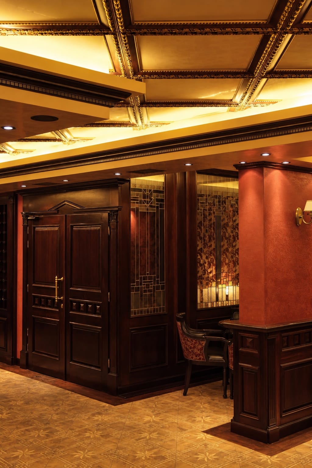 Chicago — restaurant — wood and red