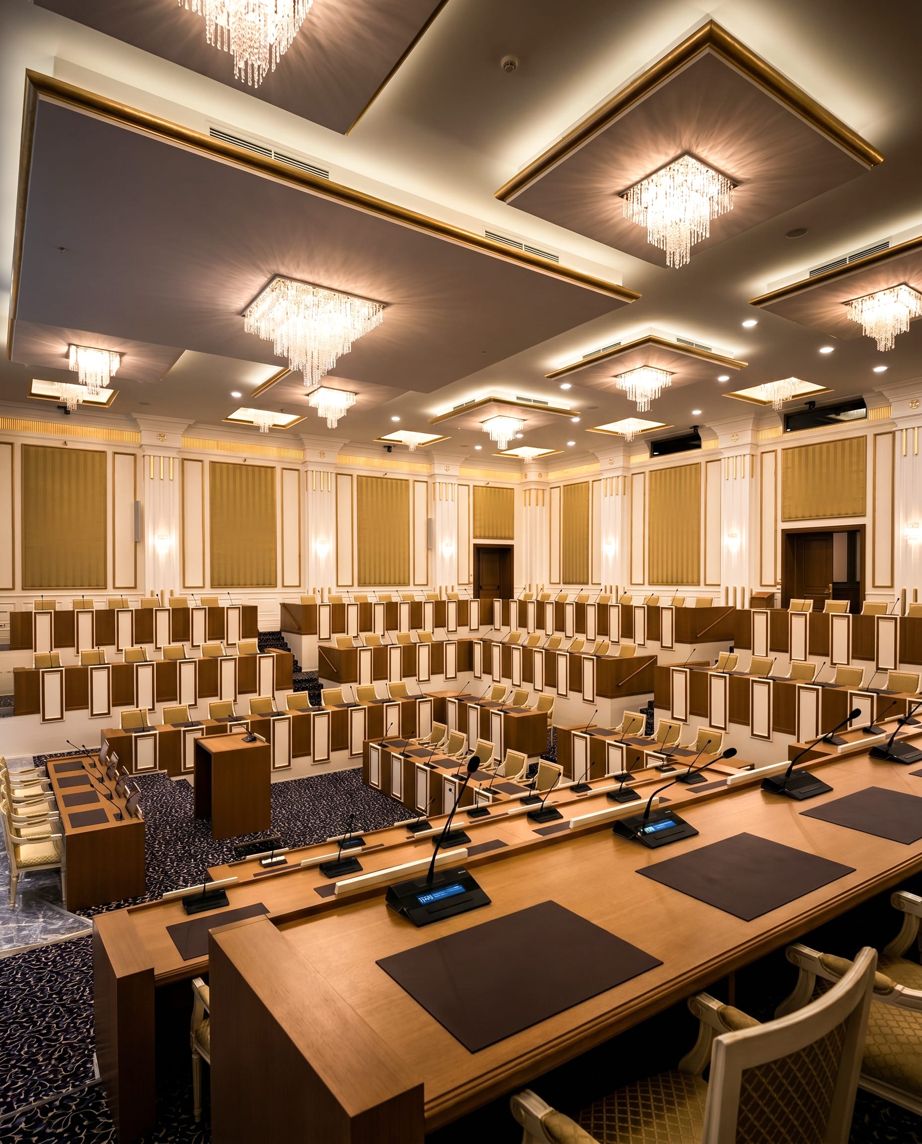 Constitutional Court — assembly hall — ceremonial, gold panelling