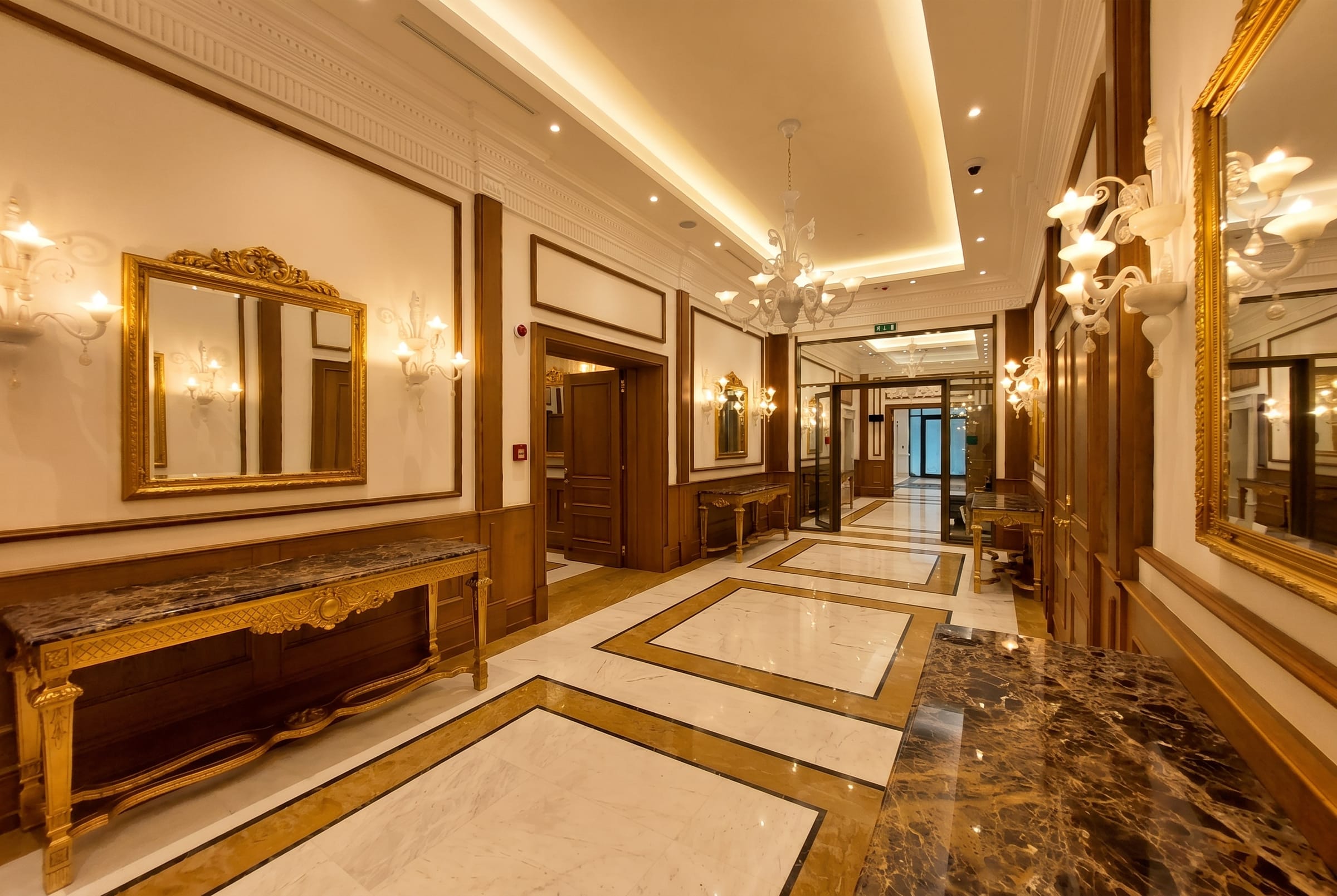 Constitutional Court — corridor — mirrored, gilt frames