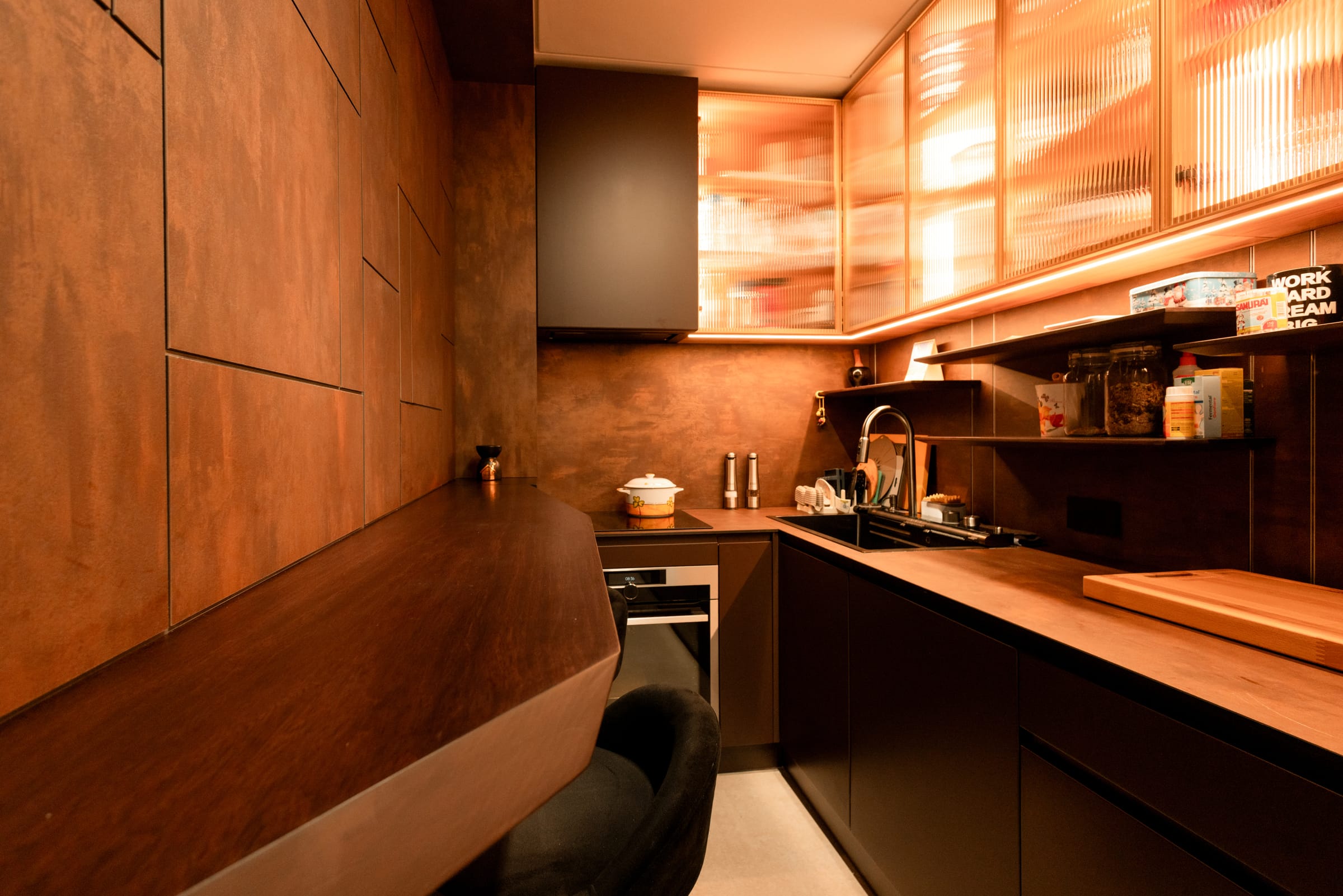 Hotel Splendid — bar — wood, back-lit shelving