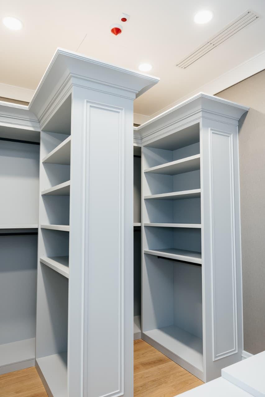 Private Bank — built-in shelving — white, empty