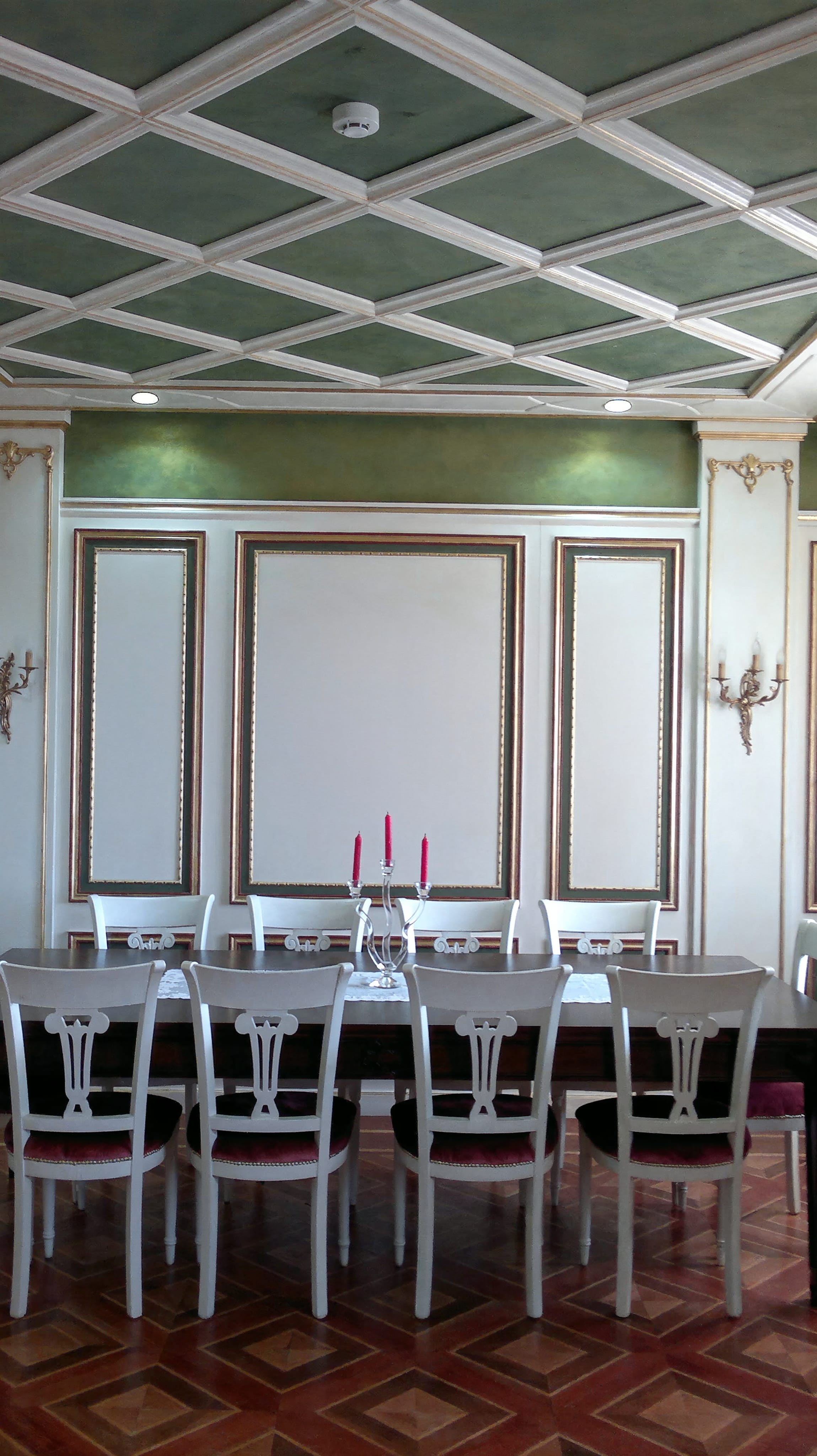 Vila 5, Shëngjin — gaming room — chairs, detail