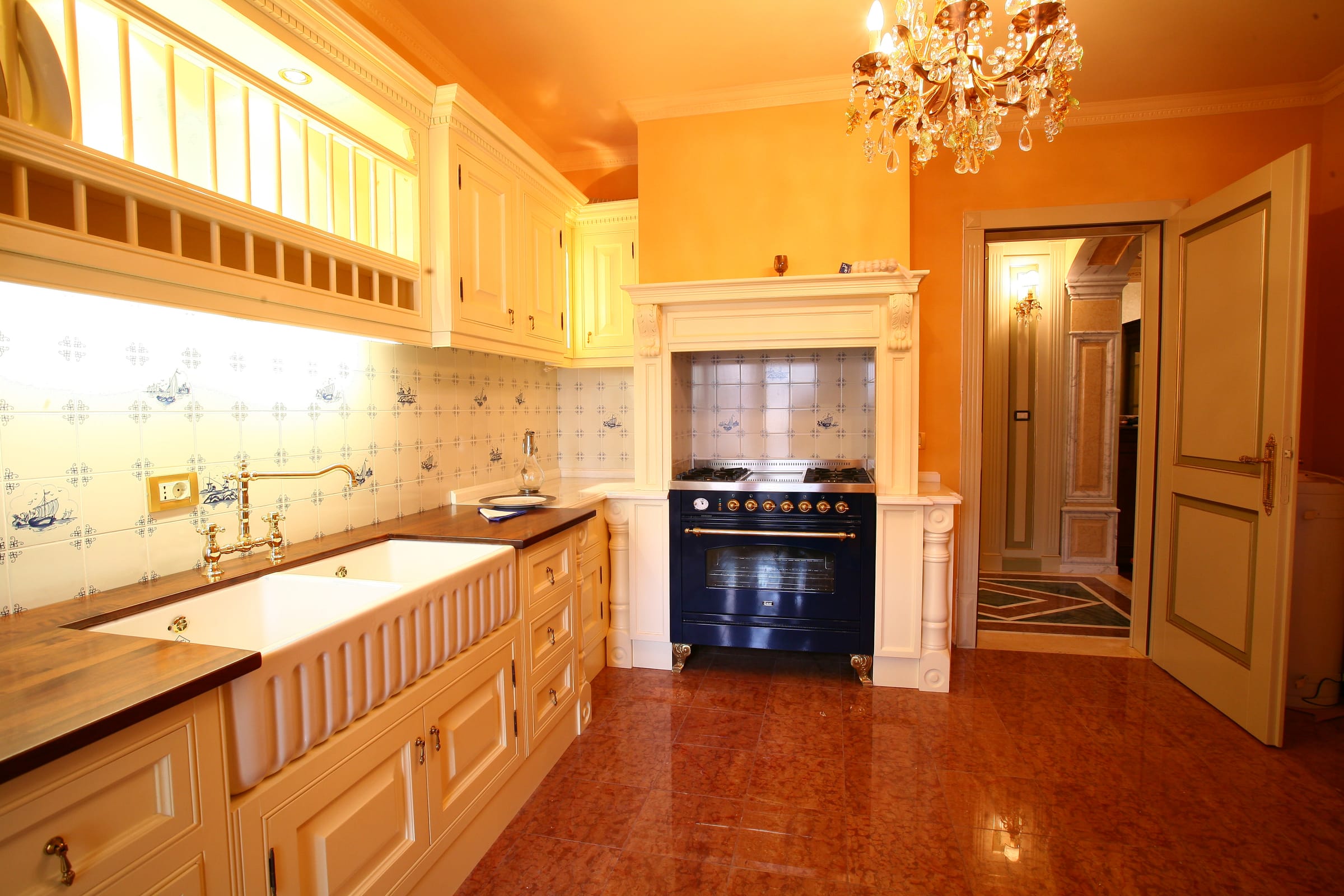 Vila 7 — kitchen — cream classical