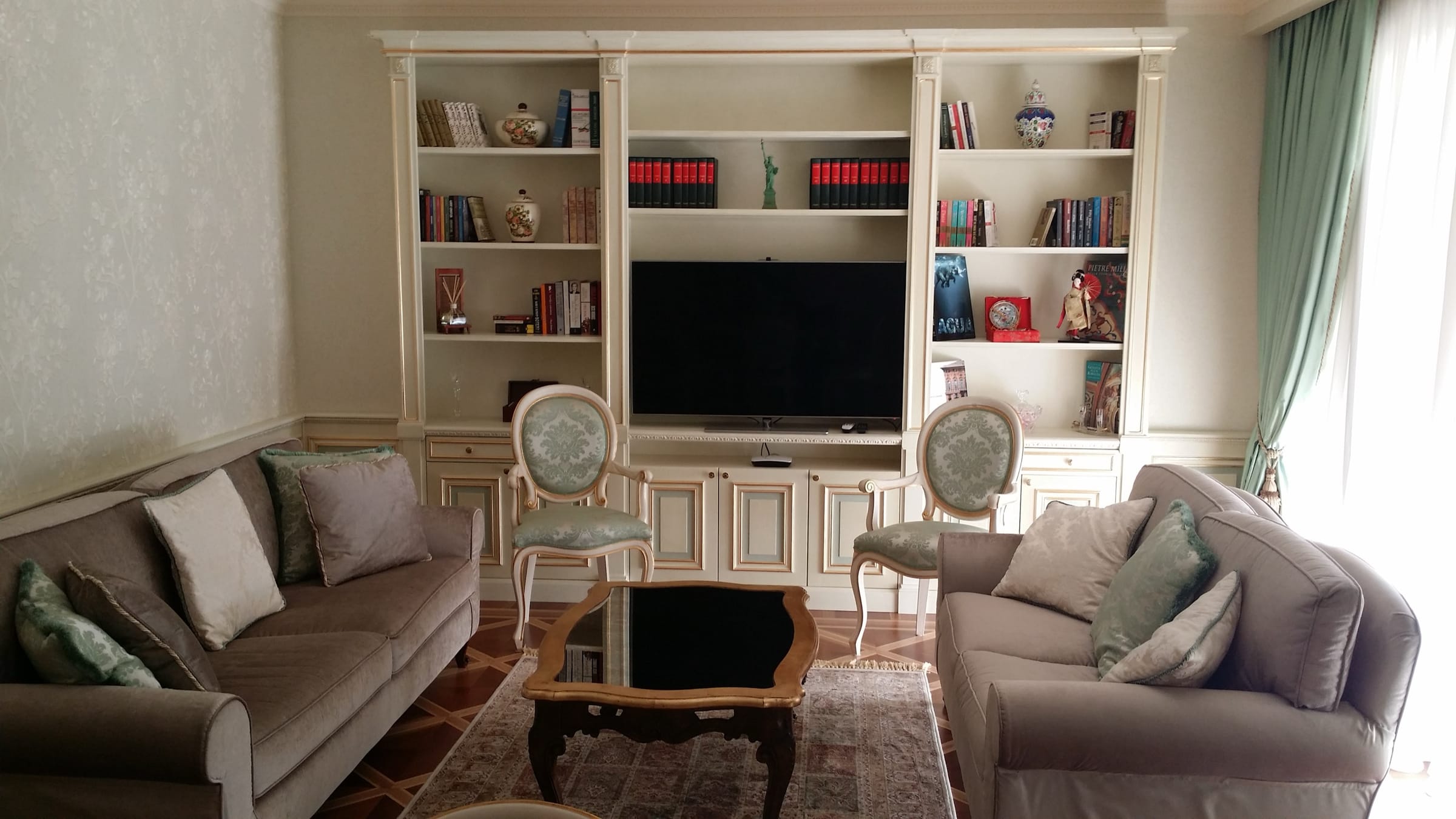 Vila 7 — living room — white shelving and sofas