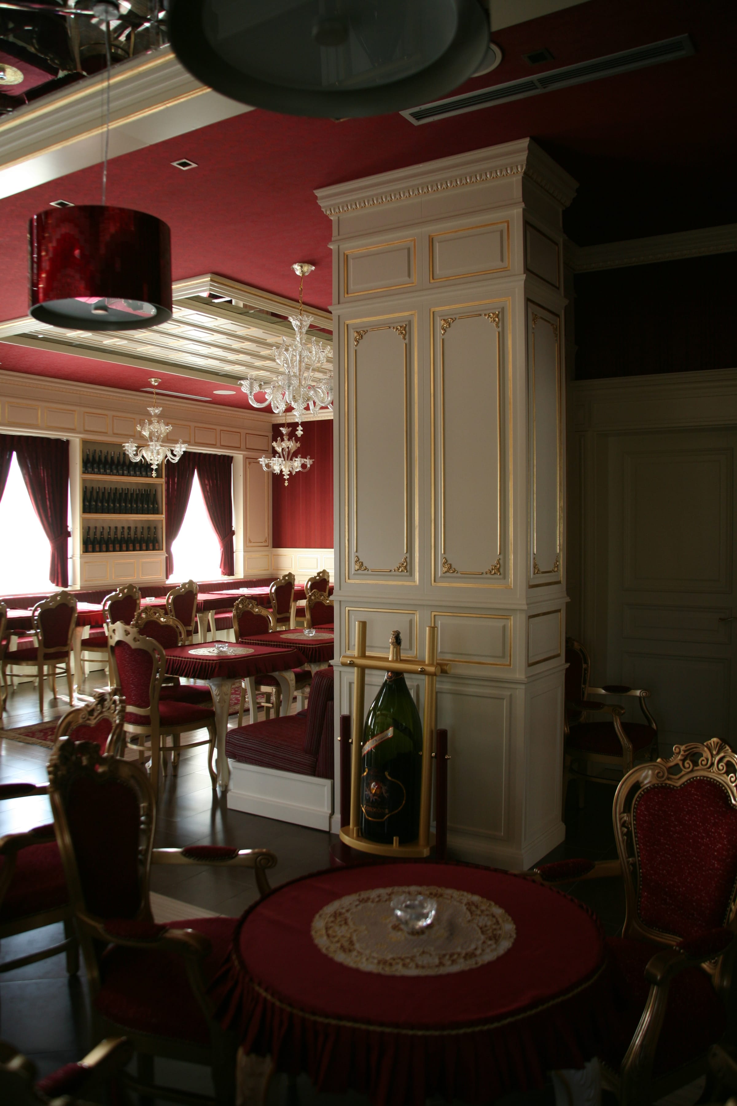 Vila Alehandro — bar interior — deep perspective
