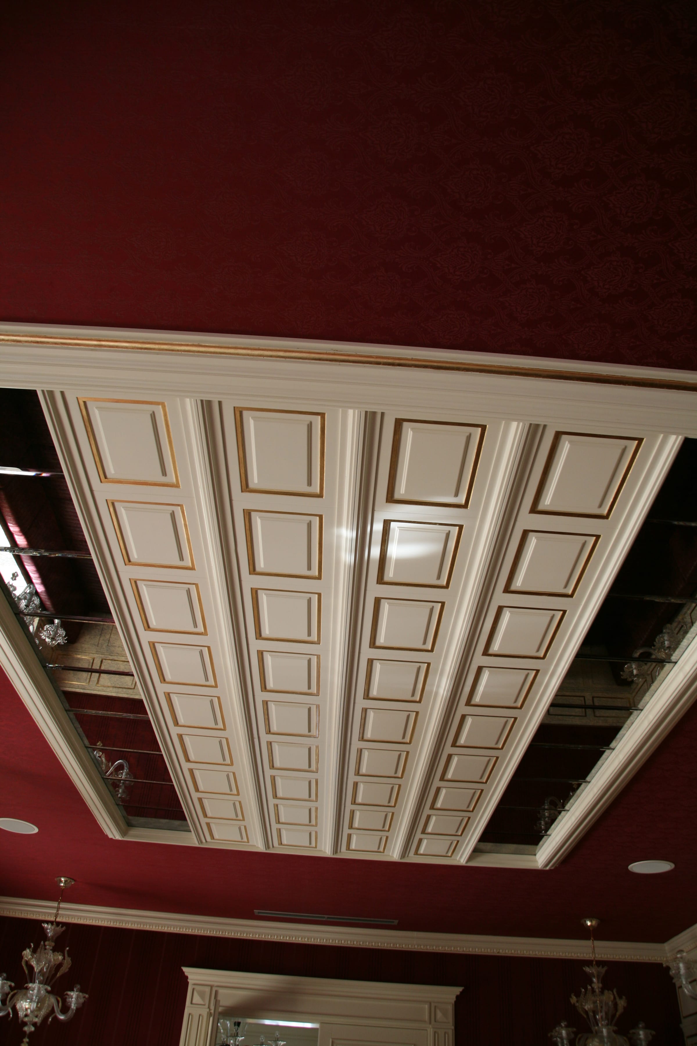 Vila Alehandro — red room — mirrored coffered ceiling